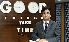 पीएफएएस म्यूचुअल फंड ने एचडीएफसी बैंक (HDFC Bank) बेच कर एचडीएफसी (HDFC Ltd) क्यों खरीदा Raunak Onkar of PPFAS Mutual Fund shares his picks