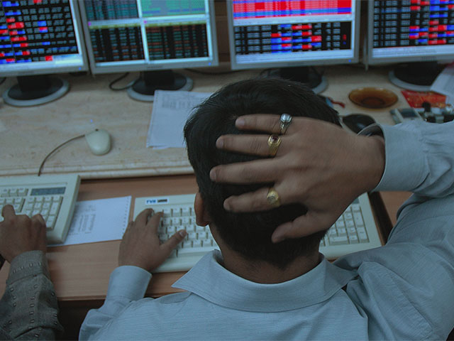 Safety in diversity: Cues from billion-dollar funds to survive market swings